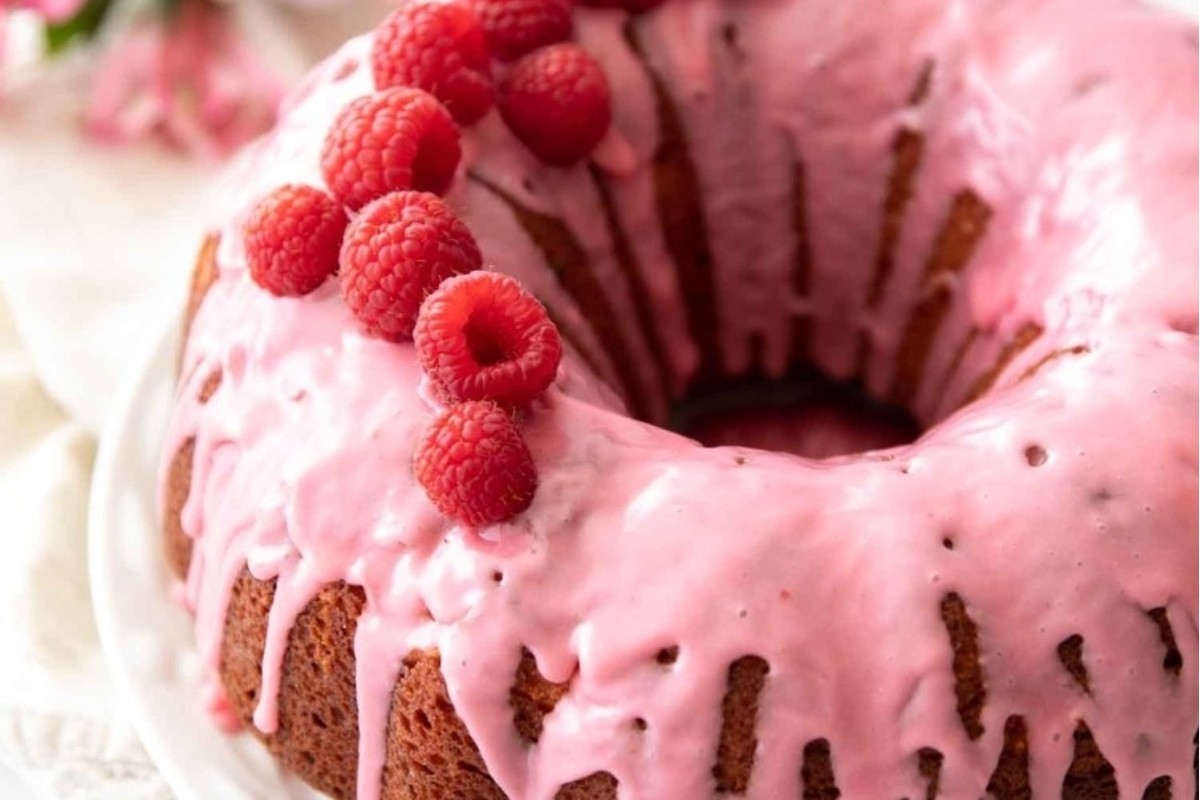 Fresh Raspberry Cake with Intense Flavor