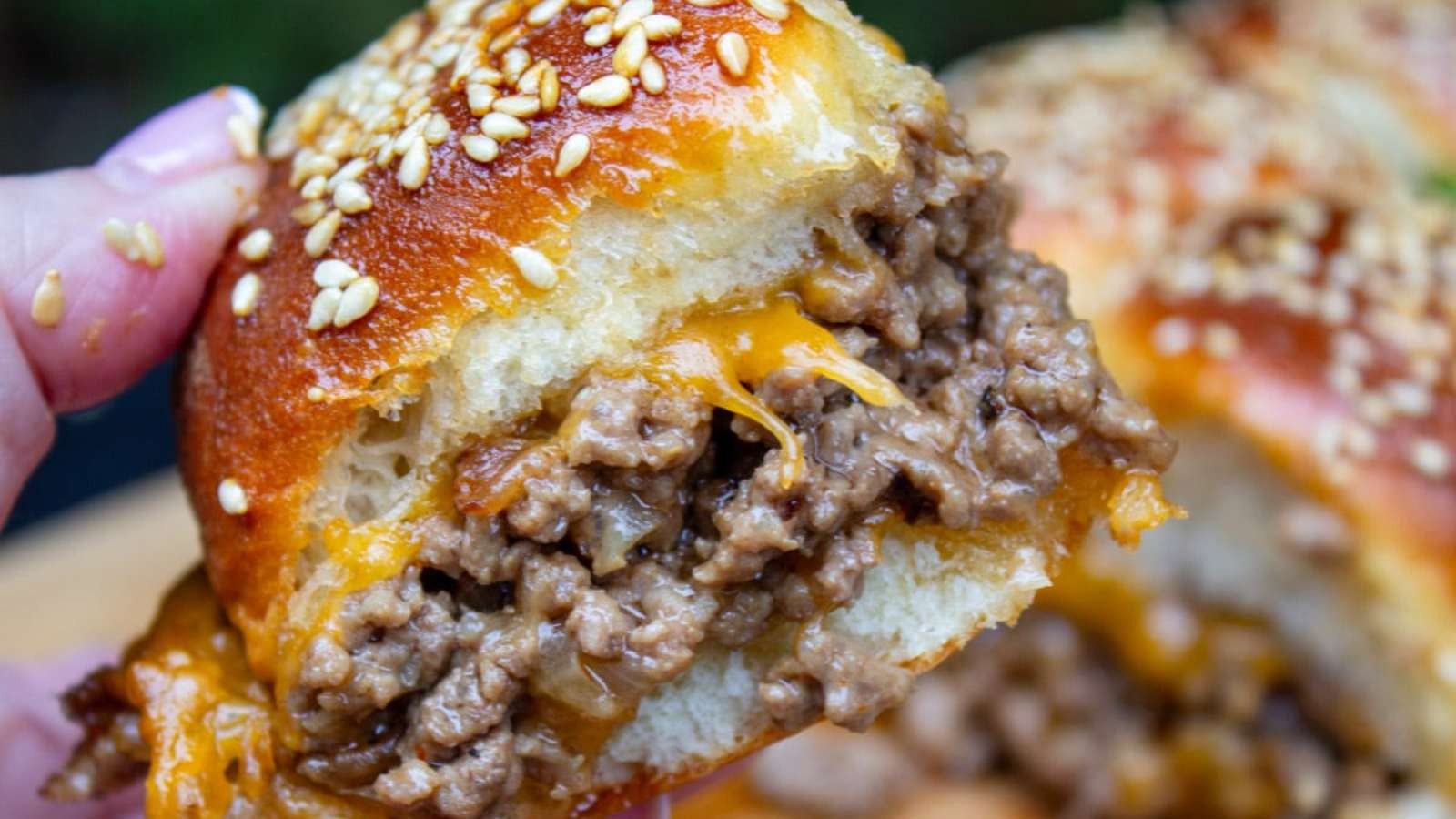 Hawaiian Roll Cheeseburgers in Mini Form