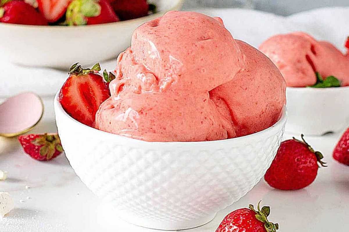 Easy Strawberry No-Churn Ice Cream Recipe
