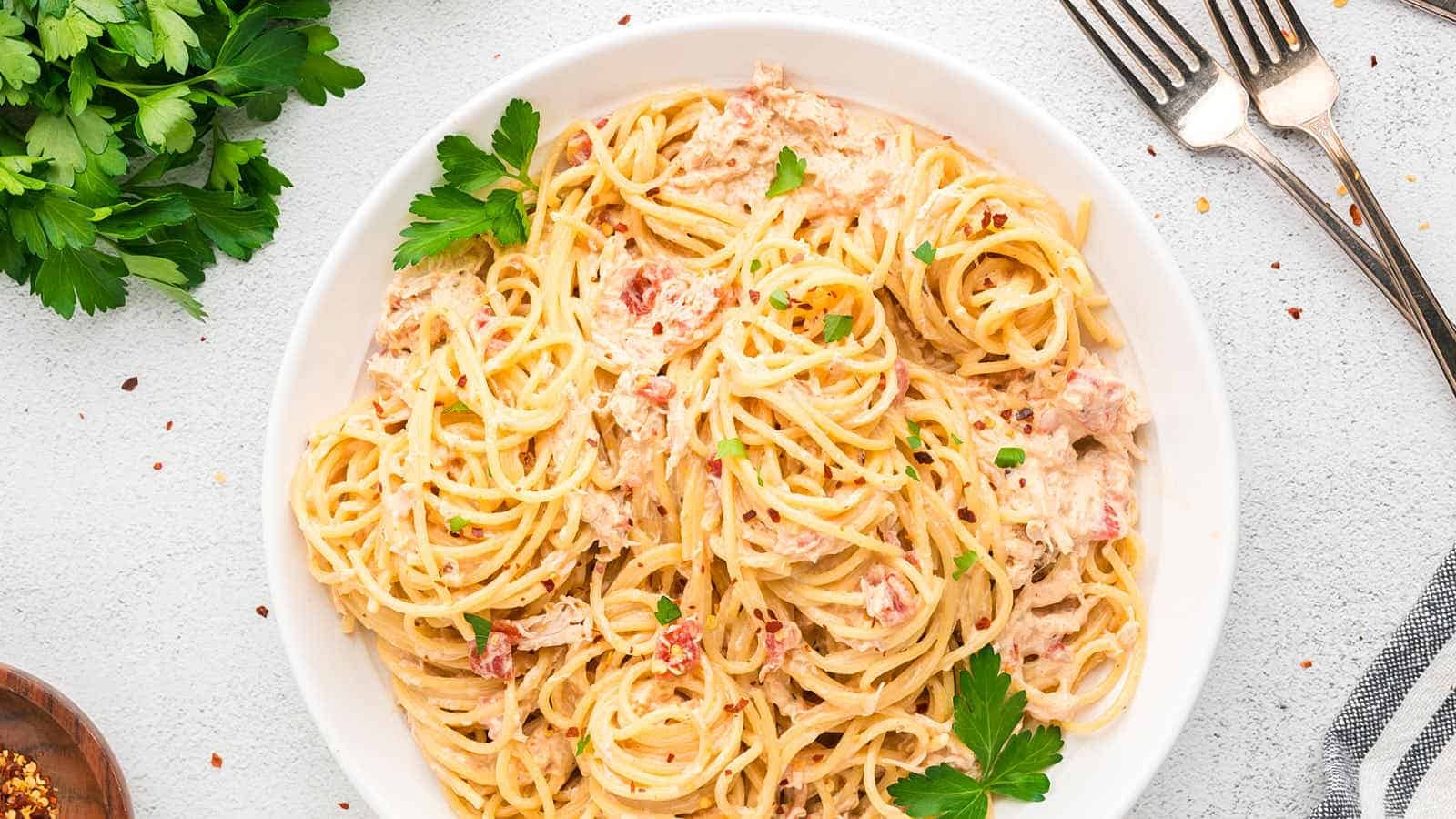 Easy Chicken Spaghetti Crockpot Comfort Meal