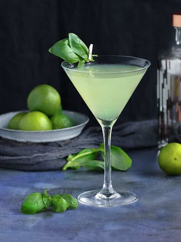 Vodka Gimlet with a Twist of Freshness