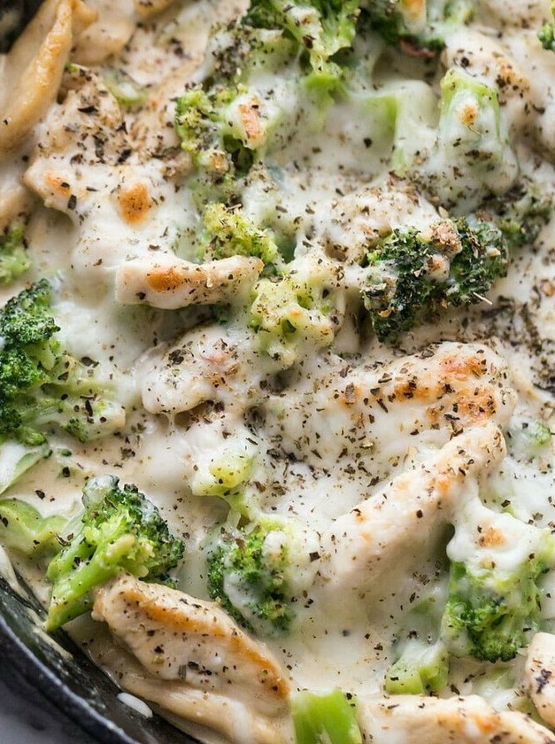 Low-Carb Chicken Alfredo Broccoli Casserole