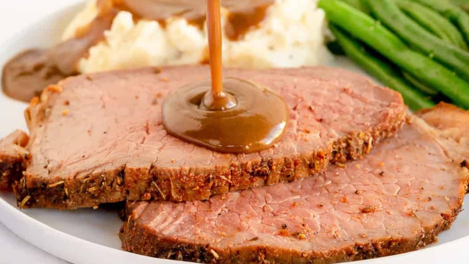 Eye-Catching Seasoned Round Roast with Rich Gravy