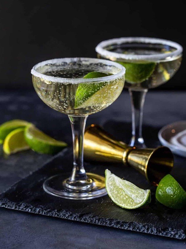 Elderflower Gin Fizz with Bubbly Twist