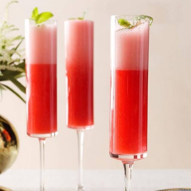 Raspberry Fizz Brunch Cocktail Recipe