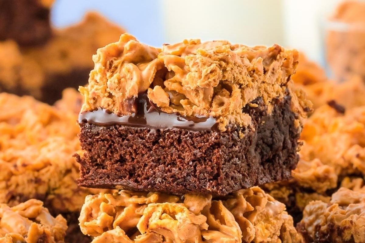 Brownies with Peanut Butter Crunch Topping