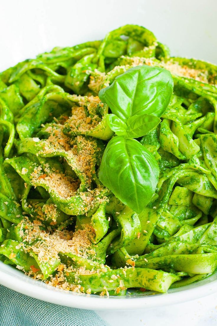 Garlic Olive Oil Green Spaghetti Delight