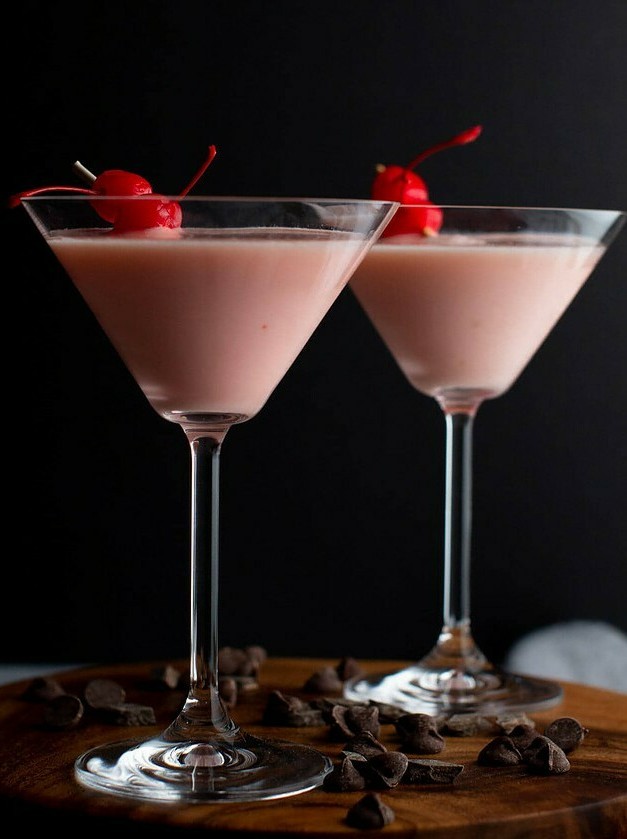 Sweet Treat in a Glass: Amaretto Delight