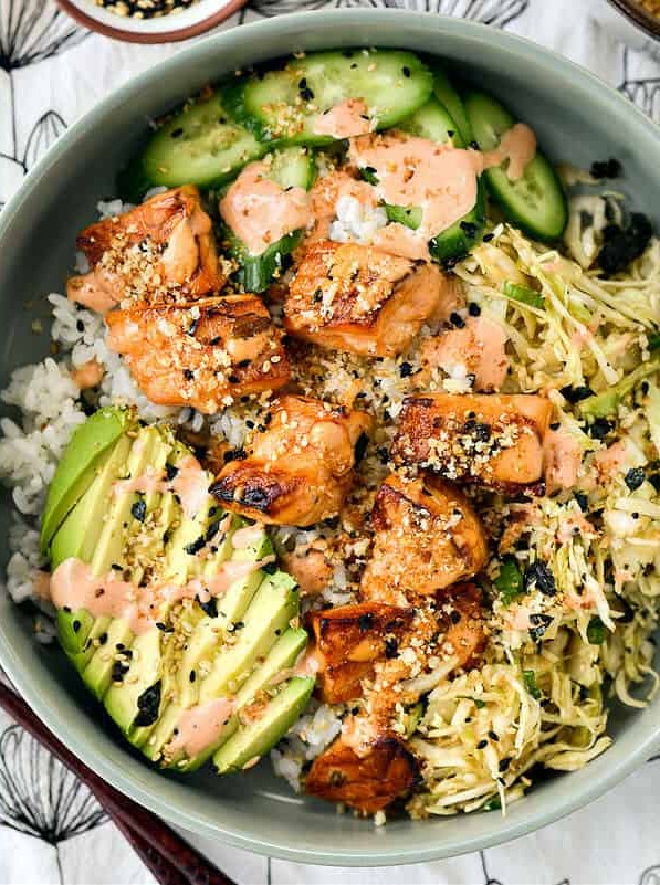 Salmon Maki Bowl with Spicy Twist