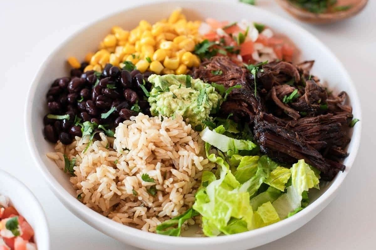 Easy Crockpot Chipotle Beef Burritos