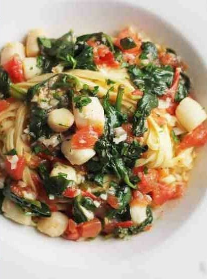 Bay Scallops Linguine with Spinach and Fresh Tomatoes