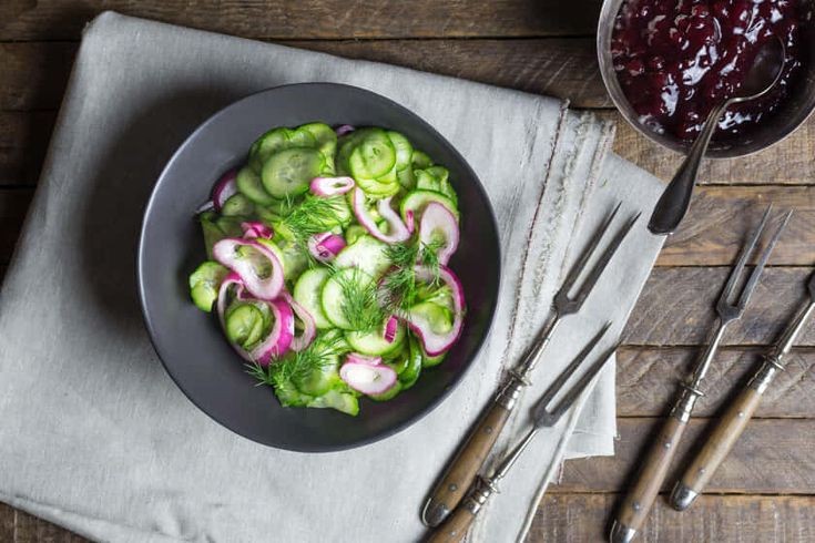 Crunchy Rye Crackers for Cheese Boards