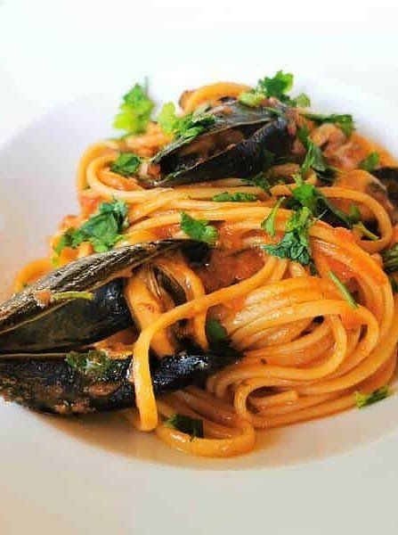 Pugliese Mussels Spaghetti in Spicy Tomato Sauce