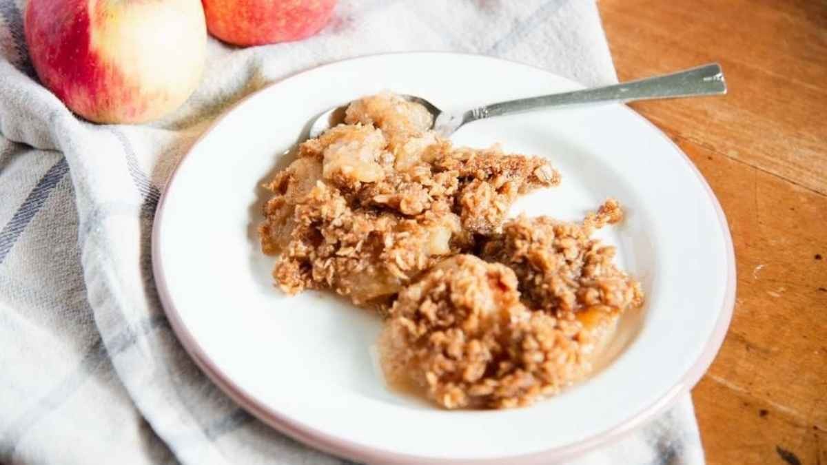 Simple Apple Crisp Recipe from Scratch