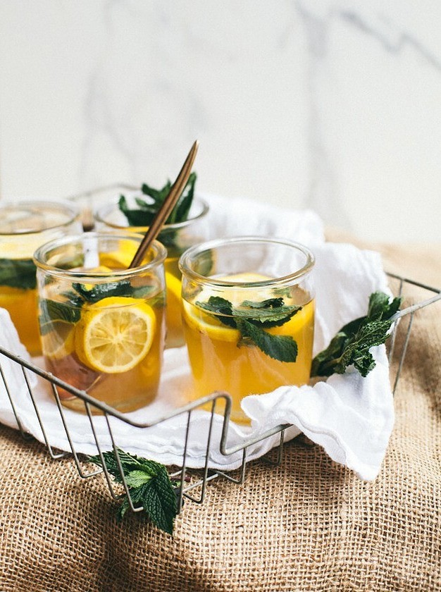 Steeped in Flavor: Honey-Green Tea Spritzer