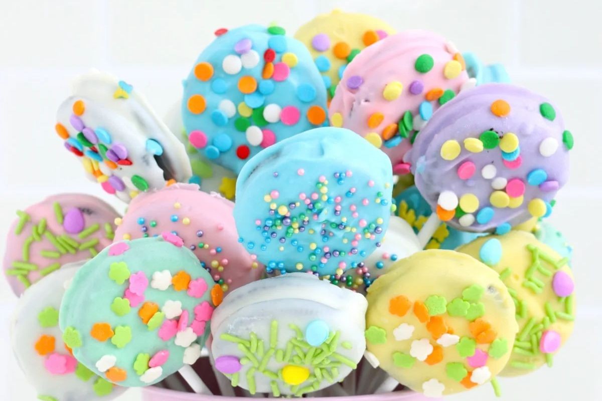 Springtime Chocolate Dipped Oreo Delights