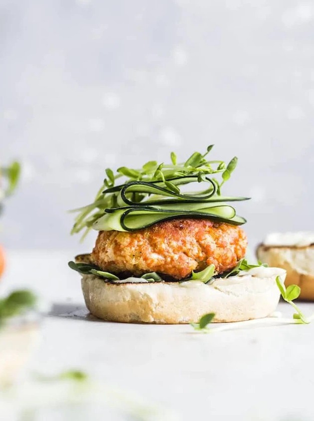 Pan-Seared Salmon Patties with Garlic Aioli
