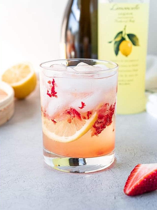 Strawberry Lemon Spritz Refreshment