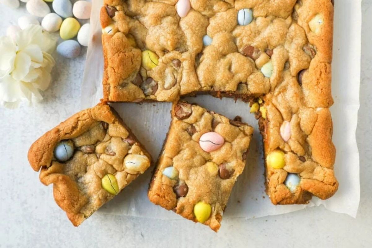 Mini Egg Chocolate Chip Blondie Bars