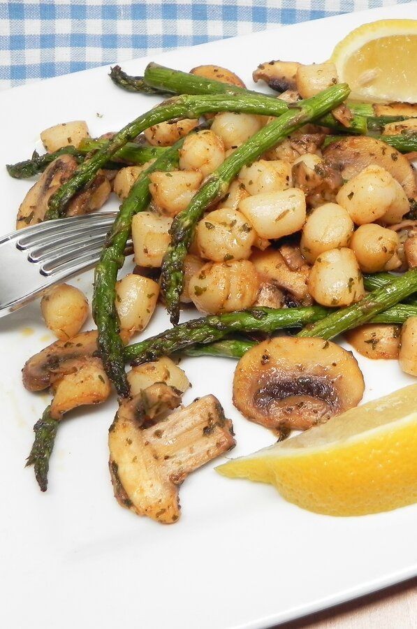 Bay Scallops Air Fryer with Asparagus Delight