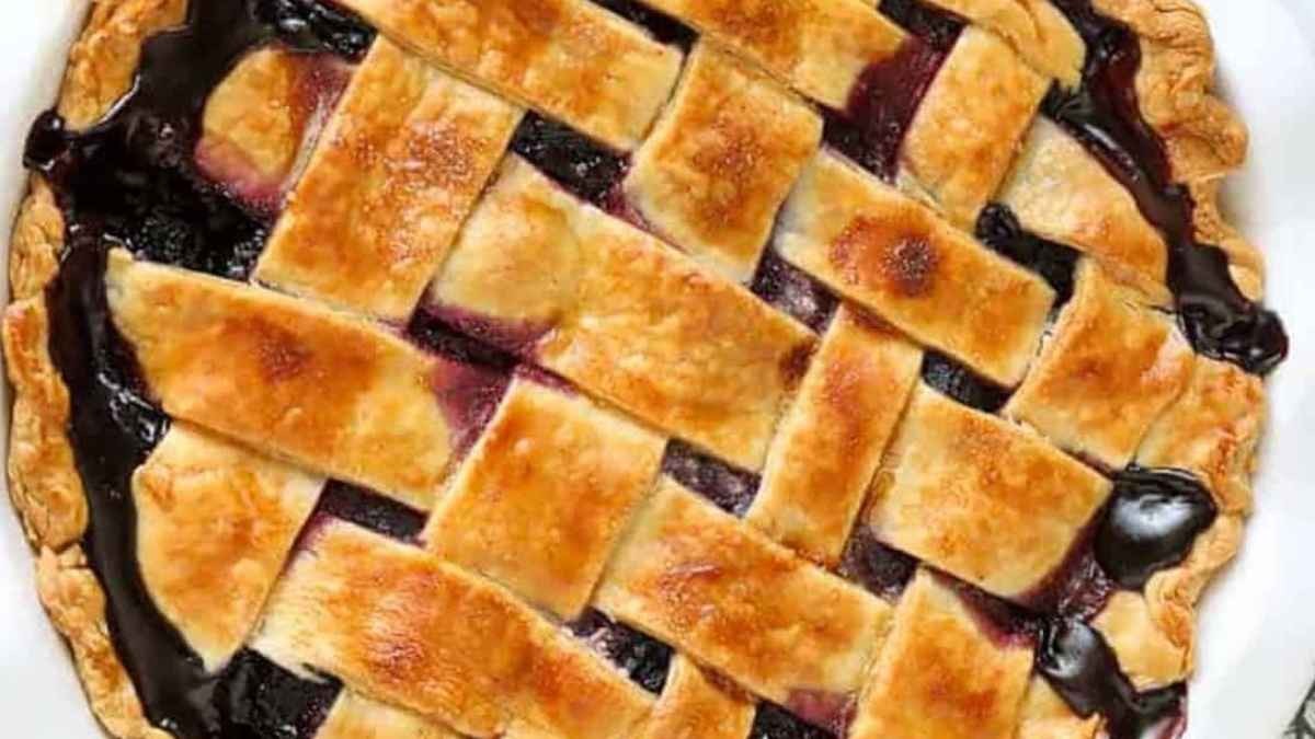 Classic Blueberry Pie from Scratch