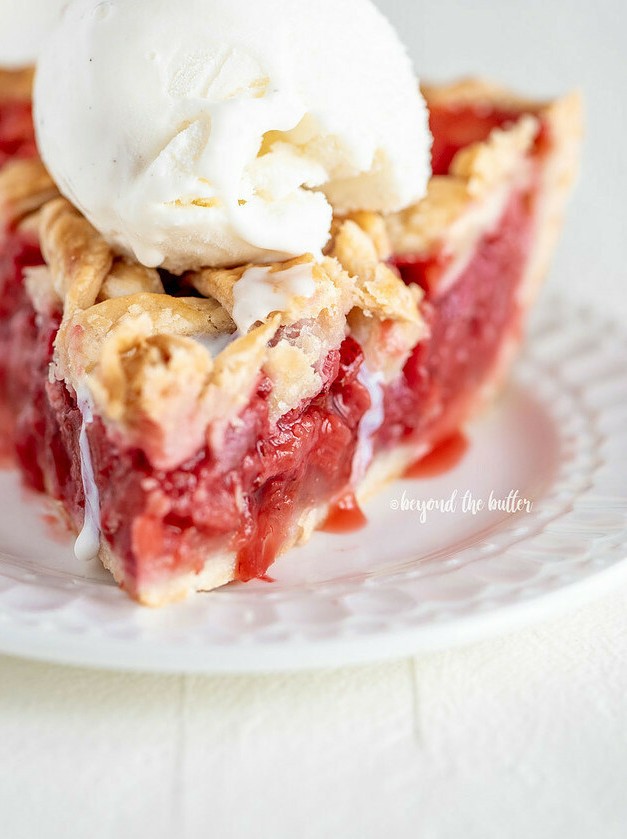 Sweet Strawberry Rhubarb Pie Delight