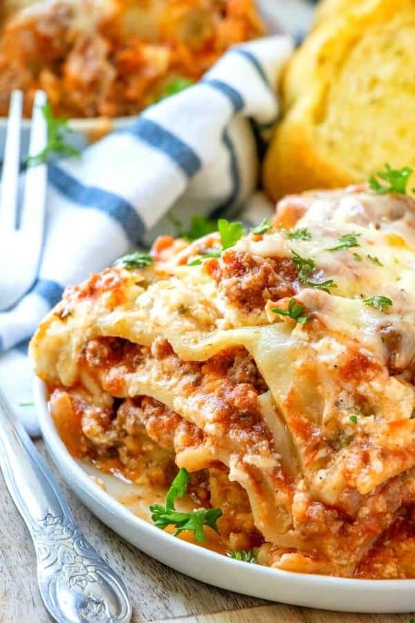 Easy Slow Cooker Lasagna Delight
