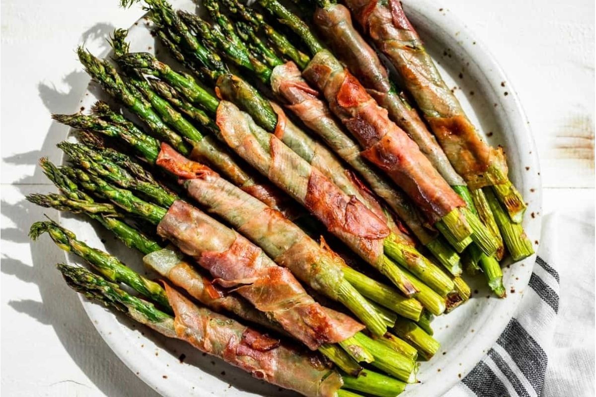 Prosciutto-Wrapped Asparagus for a Crowd