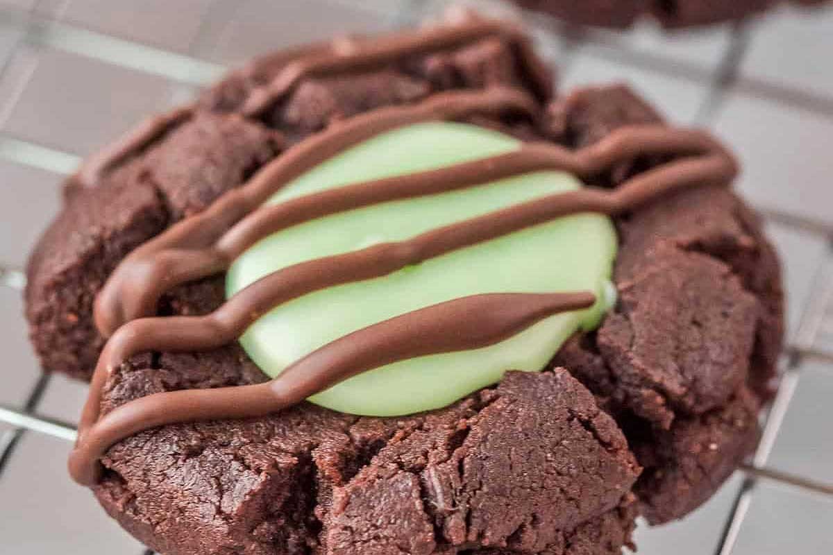 Minty Chocolate Centers in Crumbly Bites