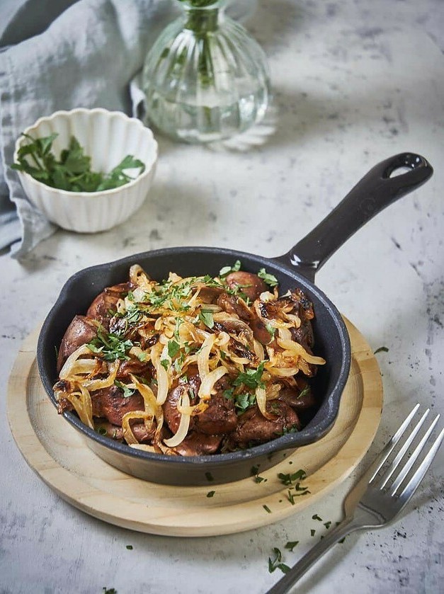 Tender Chicken Livers with Caramelized Onions