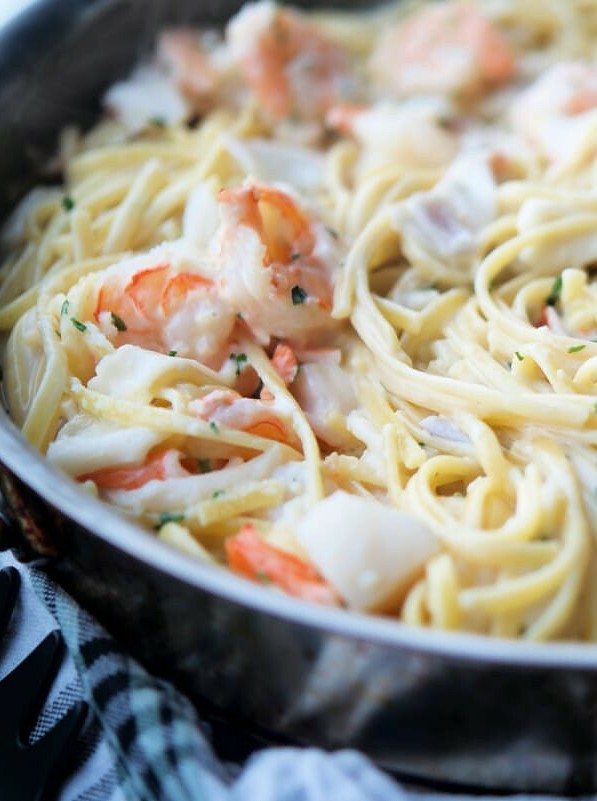 Shrimp, Scallops & Crab Linguine Delight