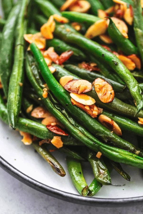 Garlic Green Beans with Crunchy Almond Topping