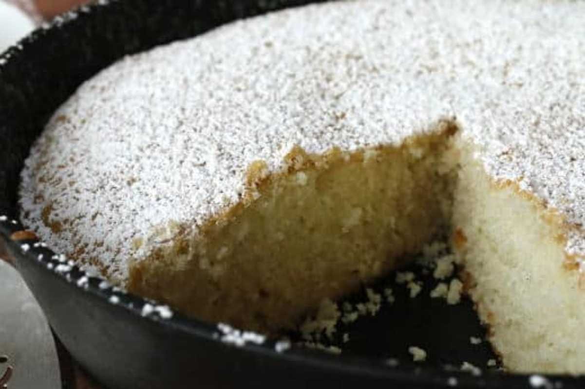 Skillet-Baked Vanilla Cake for a Sweet Treat
