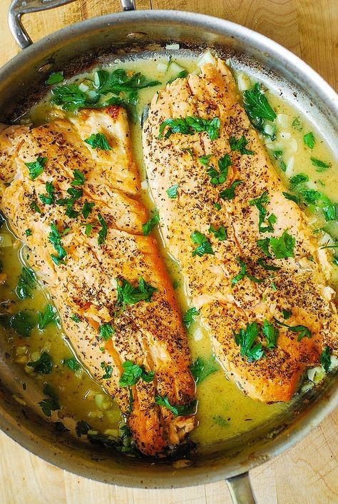 Easy Garlic Butter Rainbow Trout in Foil