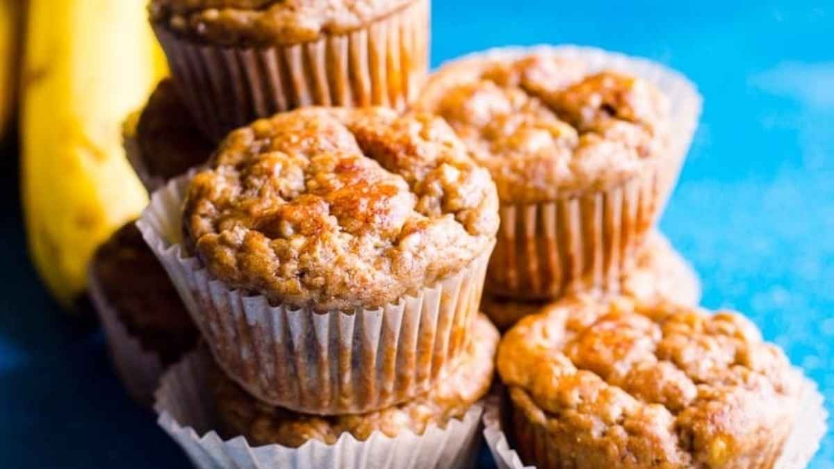 Sweet Banana Muffins with Apple Puree