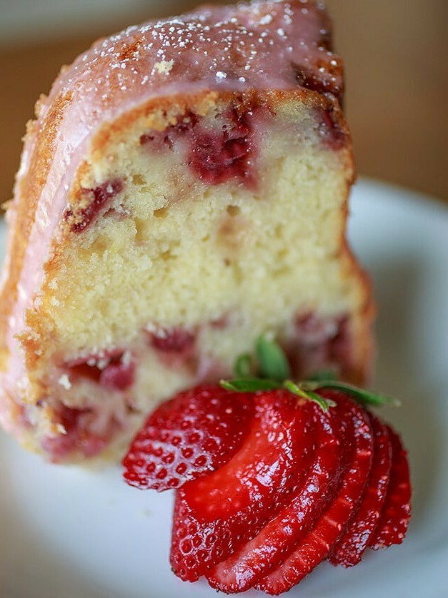 Strawberry Lemonade Pound Cake Delight
