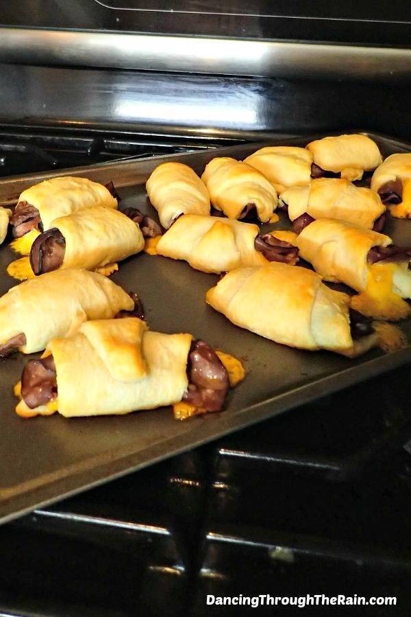 Easy Cheddar Roll-Ups with Roast Beef