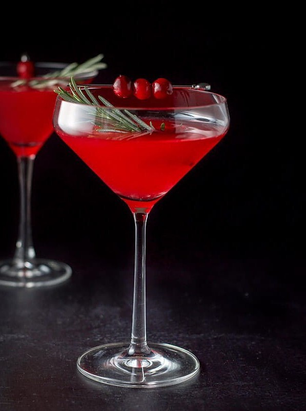 Vibrant Holiday Cocktail with Cranberry Twist