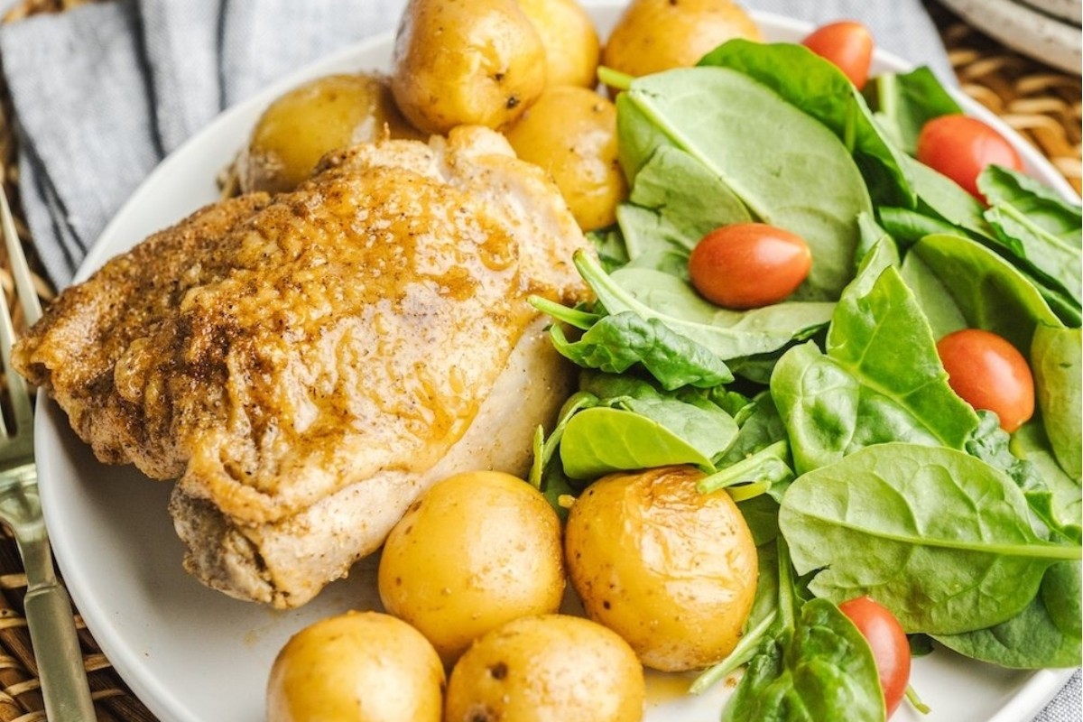 Easy Crockpot Chicken Thighs with Mashed Spuds