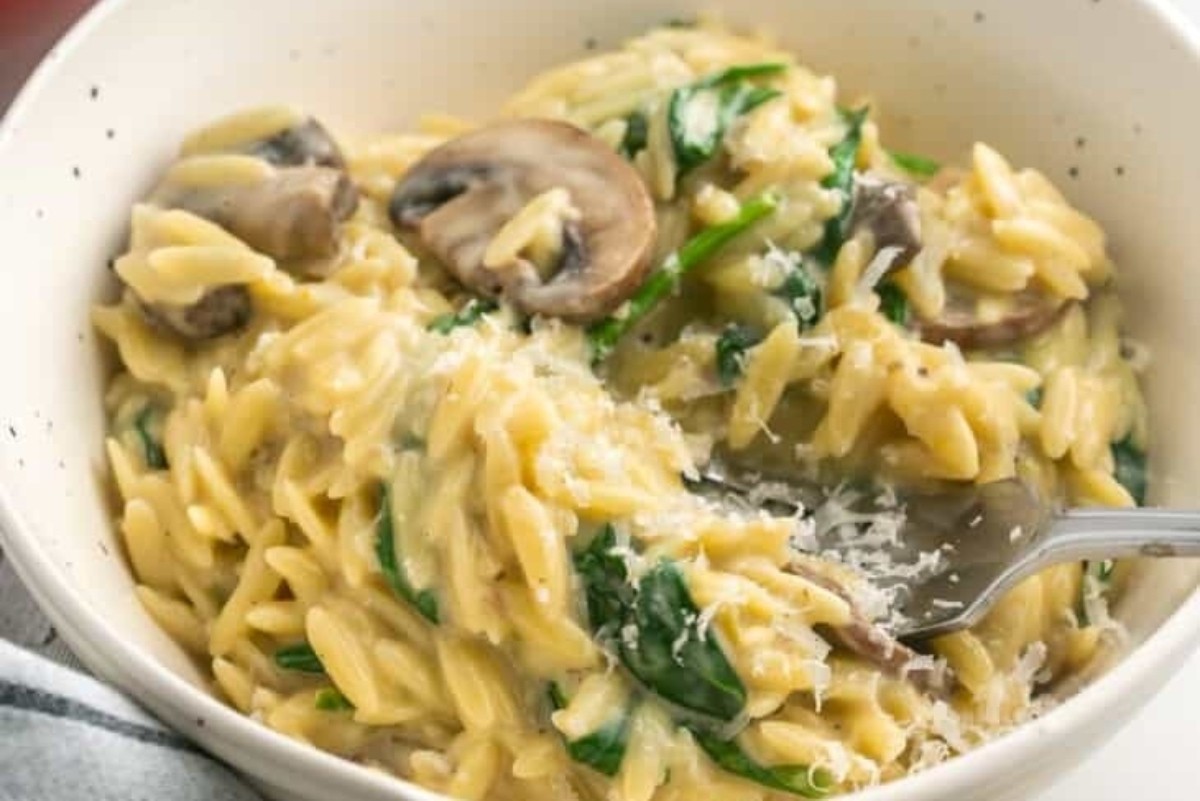 Mushroom & Spinach Creamy Pasta Delight