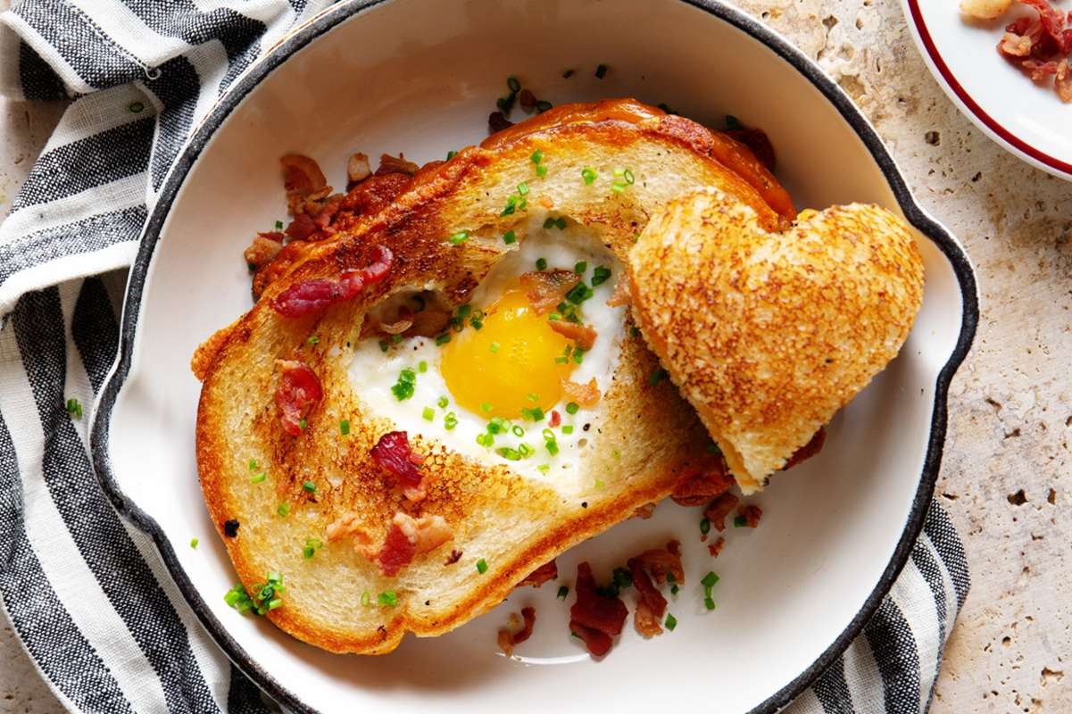 Cheesy Egg Hole Grilled Masterpiece