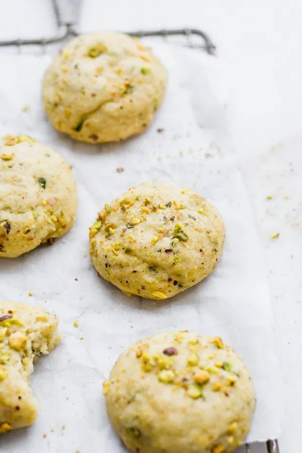 Tomato Basil Cookie Sandwiches with Pesto Cream