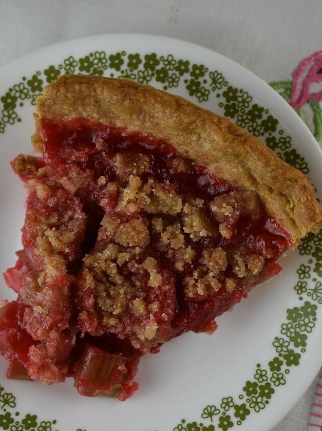 Strawberry Rhubarb Pie Gets a Sweet Jolt