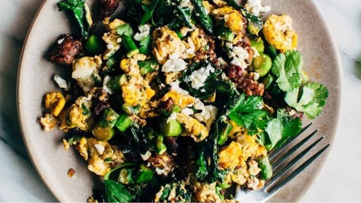 Quick Paleo Chorizo Asparagus Scramble