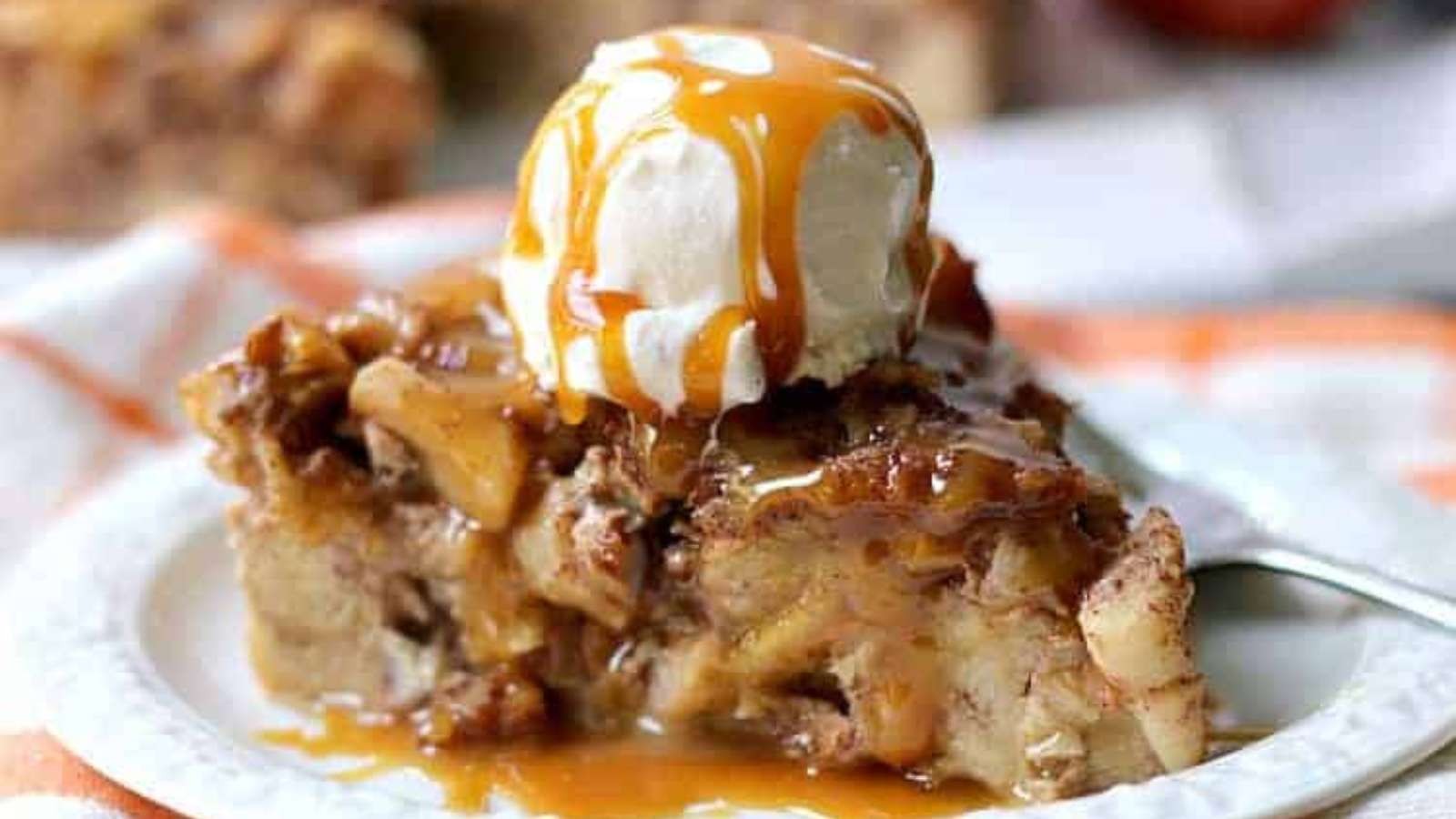 Fall-Inspired Slow Cooker Apple Delight