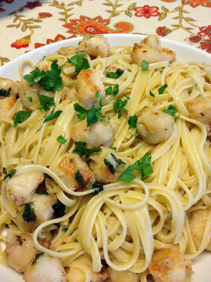Scallops in Garlic Cream Linguine