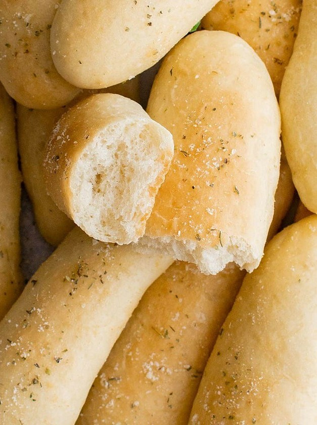 Garlic Breadsticks Perfect for Italian Meals