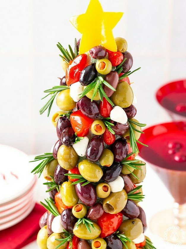 Olive Wreath Appetizer for Christmas Gatherings