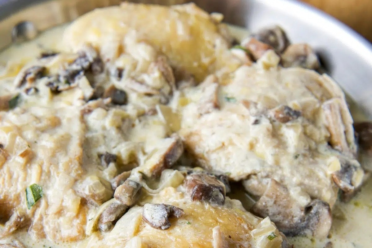 Pressure Cooked Chicken Thighs with Creamy Sauce