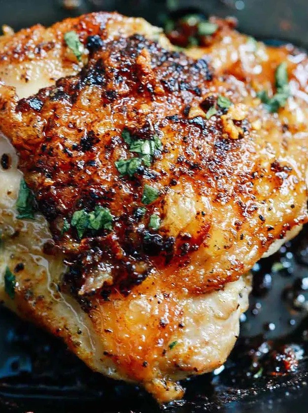 Easy Garlic Butter Chicken Thighs Recipe